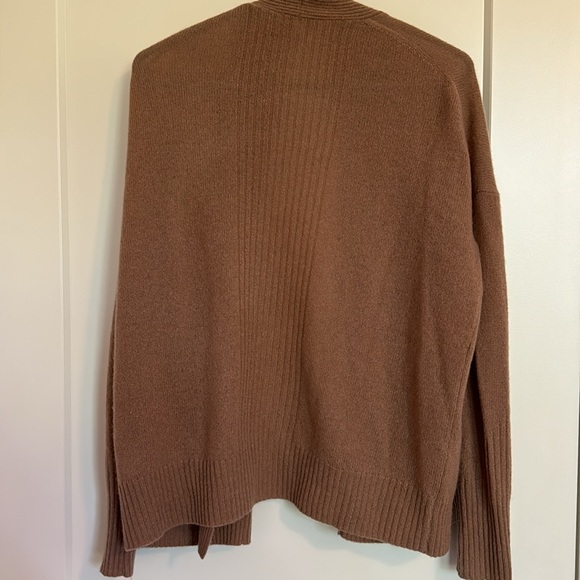 White & Warren patch pockets cashmere sweater - Picture 9 of 9